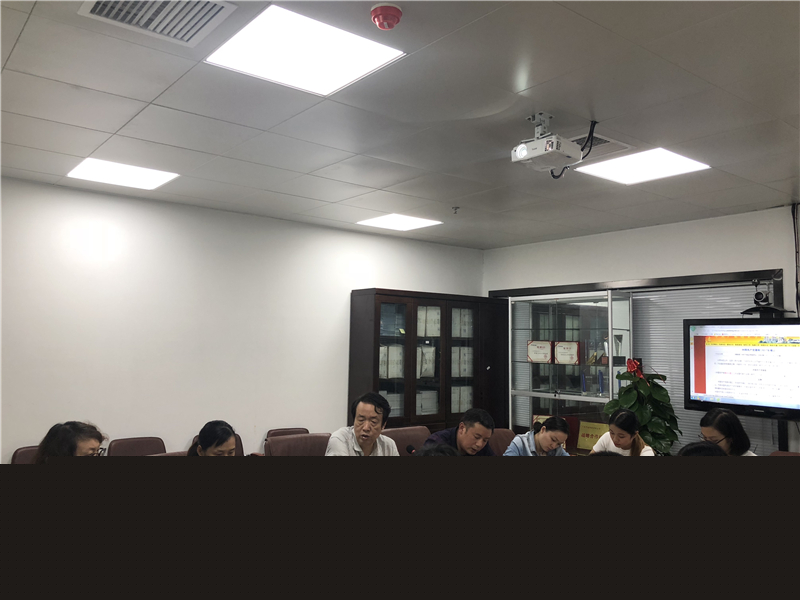 深入學(xué)習踐行新黨章 爭做新時代合格黨員——第十三黨支部召開支部大會