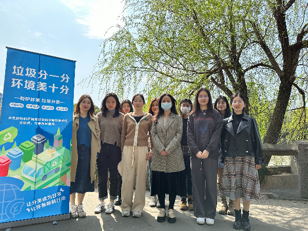 學(xué)雷鋒、撿垃圾、凈環(huán)境 ——“賬房姑娘”巾幗崗開展志愿服務(wù)活動