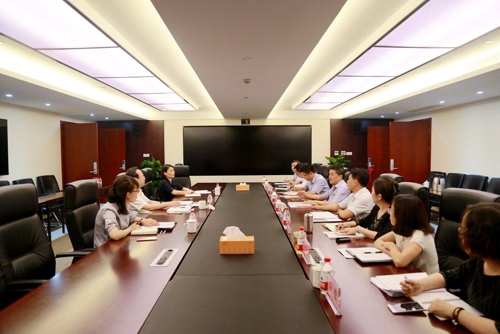 集團公司黨委副書記黃偉建一行到浙商中拓調(diào)研指導(dǎo)